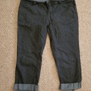Black capris
